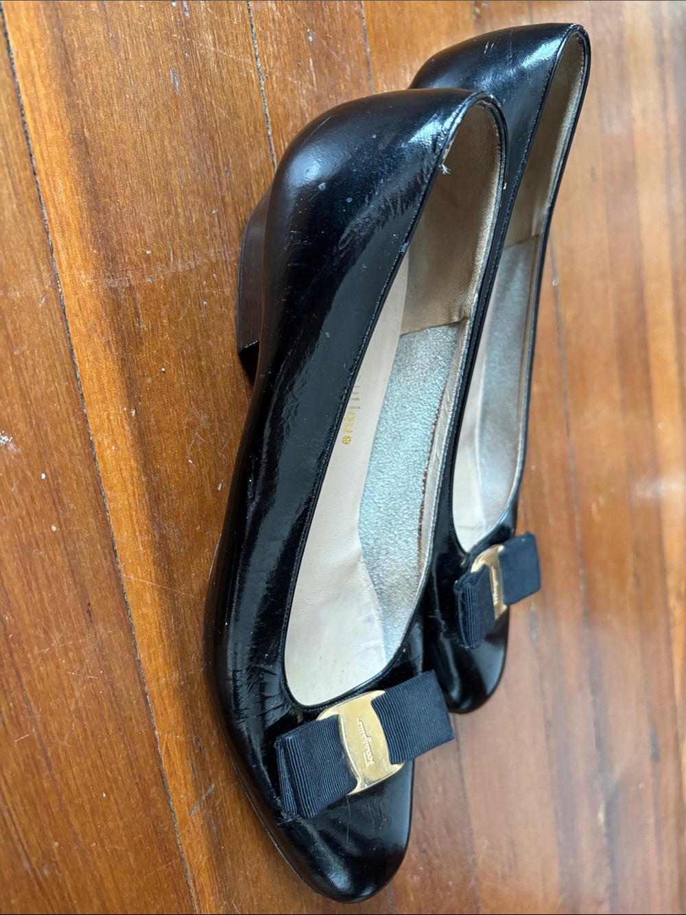 Vintage Ferragamo Vera black patent leather pumps size 8 - Picture 3 of 7